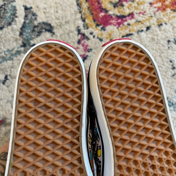 Charlie Brown slip on Vans. - Picture 4 of 5